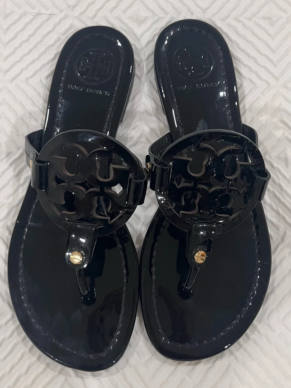 Tory Burch Black Patent Logo Thong Sandals - Picture 1 of 2